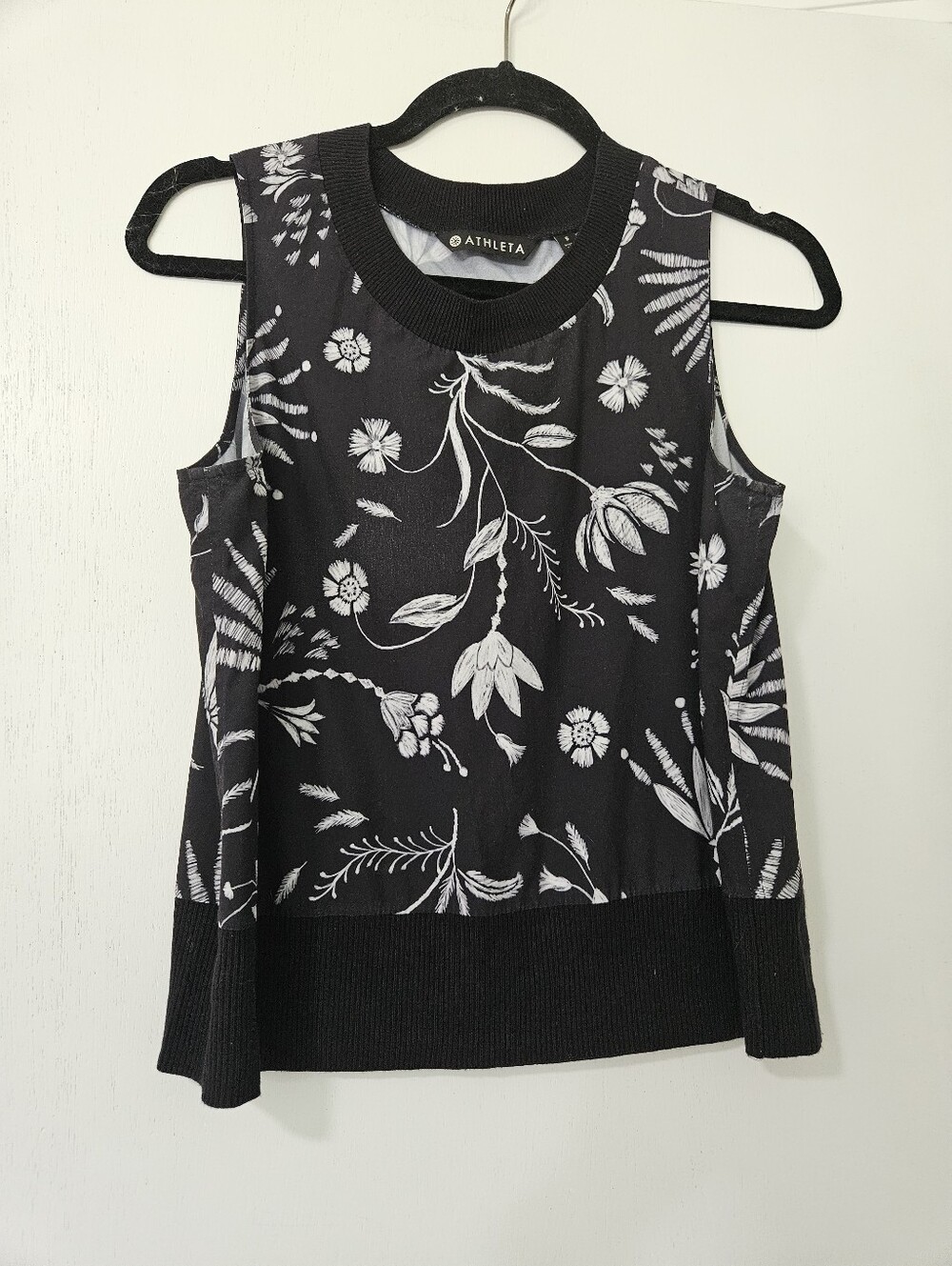 Athleta Black White Wildflower Print Tank Top Size Small Activewear Athleisure